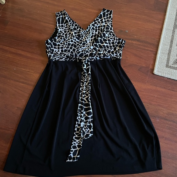 En Focus Black White Animal Print Dress V Neck sz 14 sleeveless spandex tie back - Picture 9 of 12